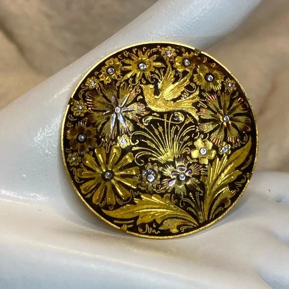 Vintage EUC Damascene Brooch/pin Gorgeous Engraving with a Rhinestone Look
